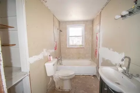 Bath - 1002 Eagle Dr, Eddy, TX 76524 photo 1 of 1