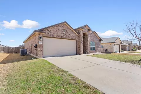 Exterior - 2804 Samson Dr, Lorena, TX 76655 photo 2 of 9