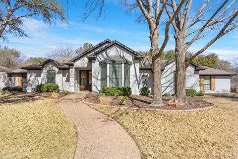 11001 Westwood Dr, Woodway, TX 76712
