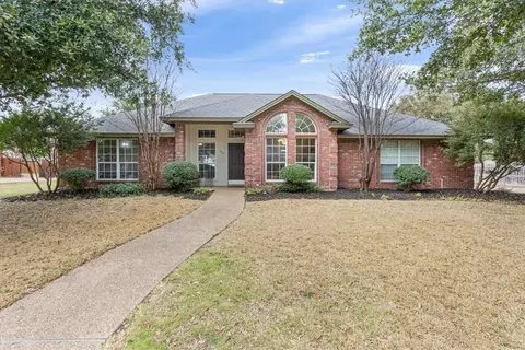 817 Stoneridge Dr, Hewitt, TX 76643