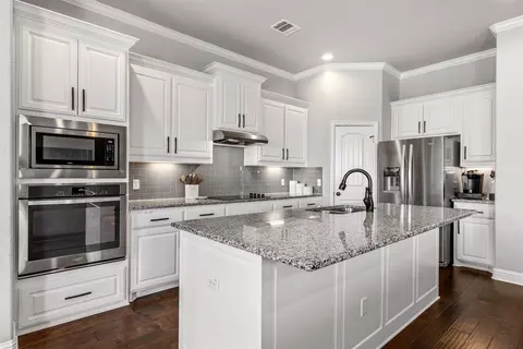 260 Oak Meadow Trl, Mcgregor, TX 76657