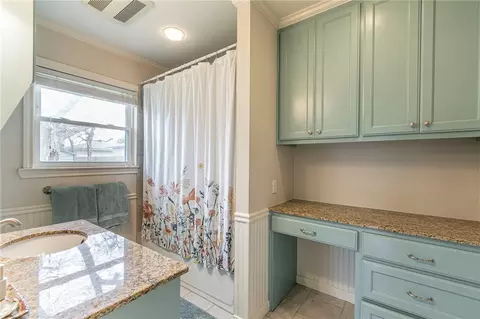 Bath - 4100 Grim Ave, Waco, TX 76710 photo 1 of 3