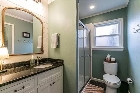Bath - 4100 Grim Ave, Waco, TX 76710 photo 3 of 3