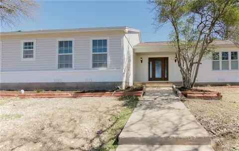 915 Estates Dr, Woodway, TX 76712