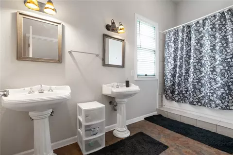 Bath - 3003 Sturgis Ln, Waco, TX 76708 photo 5 of 5