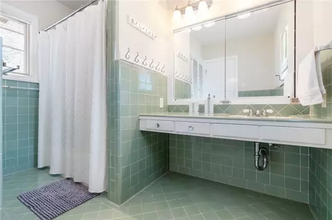 Bath - 3003 Sturgis Ln, Waco, TX 76708 photo 2 of 5