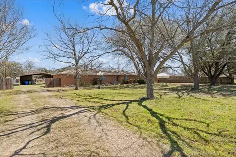 568 Bosque Ln, Mcgregor, TX 76657