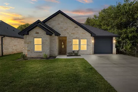 329 Rogers St, Mcgregor, TX 76657