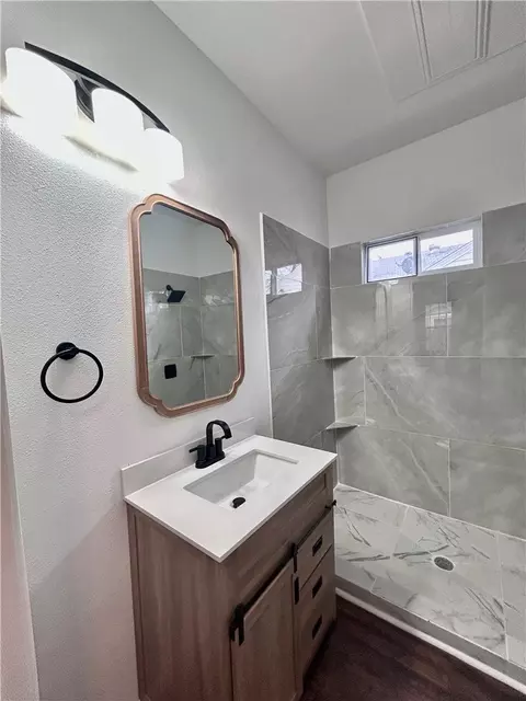Bath - 2416 Mcferrin Ave, Waco, TX 76708 photo 1 of 3