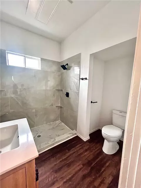 Bath - 2416 Mcferrin Ave, Waco, TX 76708 photo 2 of 3