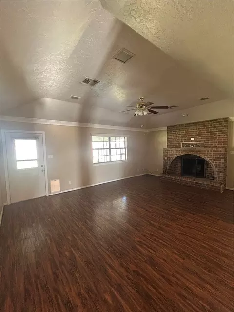 252 Locklar Loop, Waco, TX 76705 photo 8