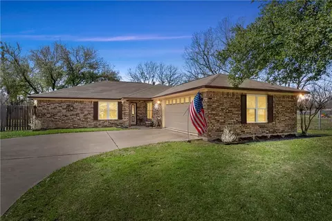 275 Parkhaven Dr, Woodway, TX 76712