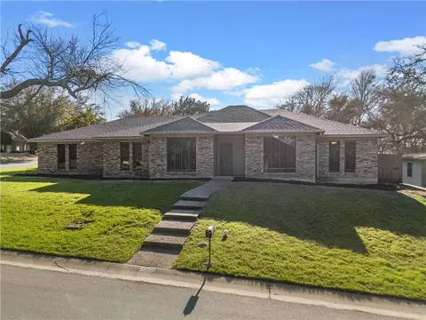 3900 Green Oak Dr, Waco, TX 76710
