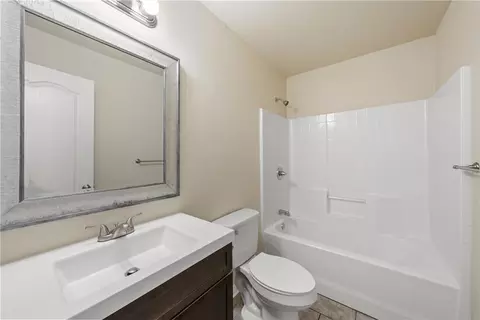 Bath - 618 Powers St, Waco, TX 76705 photo 4 of 4