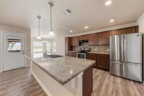 Kitchen - 618 Powers St, Waco, TX 76705 photo 2 of 2