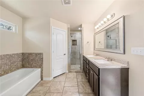 Bath - 618 Powers St, Waco, TX 76705 photo 1 of 4