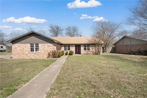 735 Dayton Dr, Robinson, TX 76706