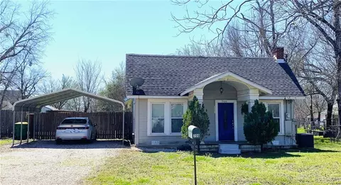706 W Navasota St, Groesbeck, TX 76642