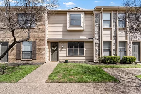 1398 S 12th St, Waco, TX 76706