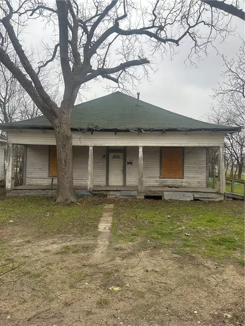304 Ross Ave, Mart, TX 76664