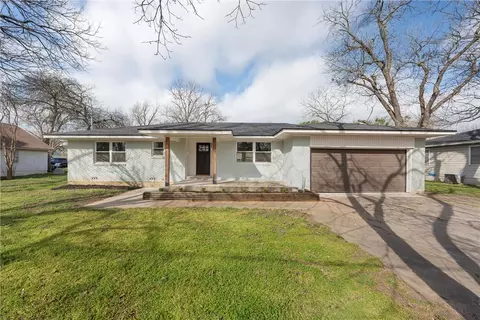604 S Marable St, West, TX 76691