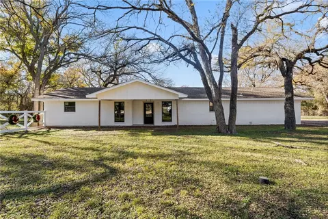 215 Curry Ln, China Spring, TX 76633