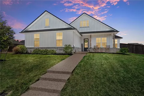 10101 Wildberry Dr, Woodway, TX 76712