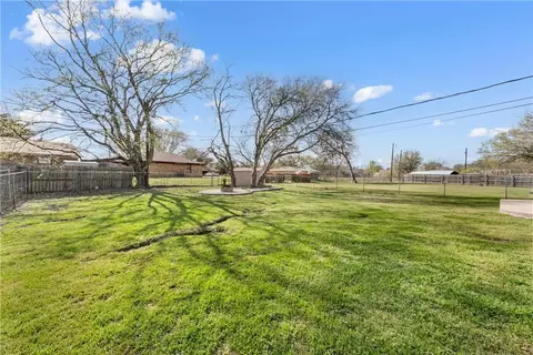 2005 Ramada Dr, Waco, TX 76712 photo 18