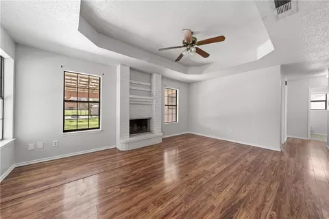 2005 Ramada Dr, Waco, TX 76712 photo 2