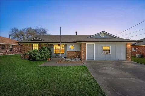 4009 Paradise Island Rd, Waco, TX 76705