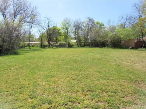 208 Walnut St, Waco, TX 76705