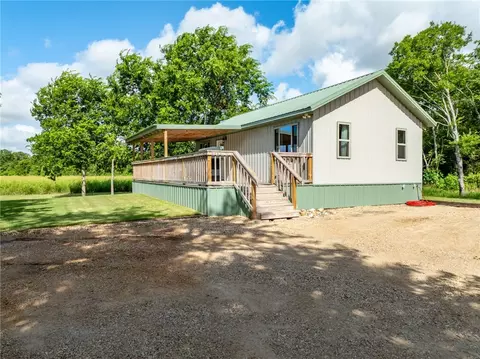 111 S Oak St, Rosebud, TX 76570