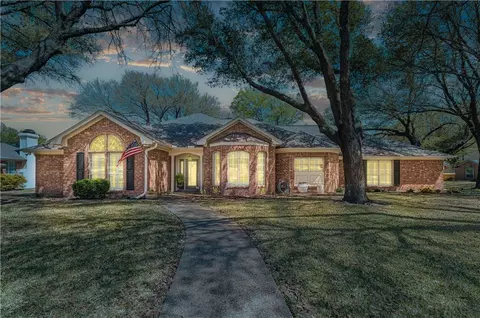 10001 Creek Bend Dr, Woodway, TX 76712