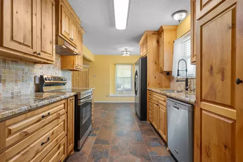 111 Thompson Cir, Lorena, TX 76655 photo 12