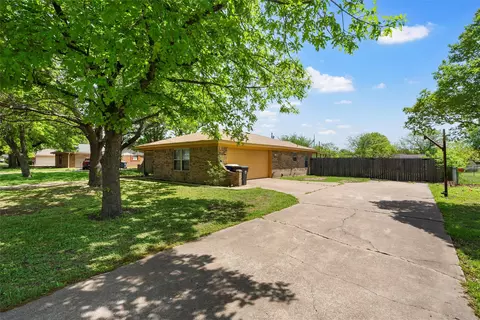 111 Thompson Cir, Lorena, TX 76655 photo 2