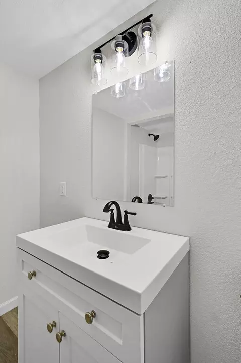 Bath - 1541 Clark Ave, Waco, TX 76708 photo 2 of 5