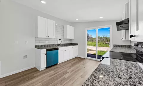 Kitchen - 1541 Clark Ave, Waco, TX 76708 photo 2 of 6