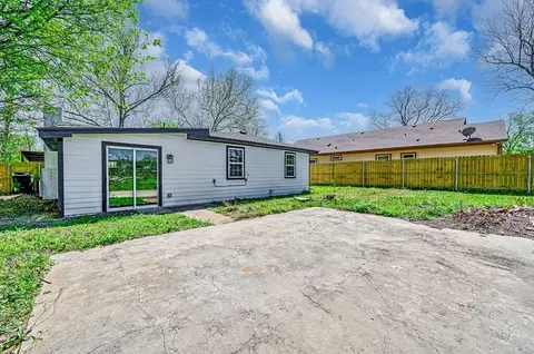 Exterior - 1541 Clark Ave, Waco, TX 76708 photo 3 of 4