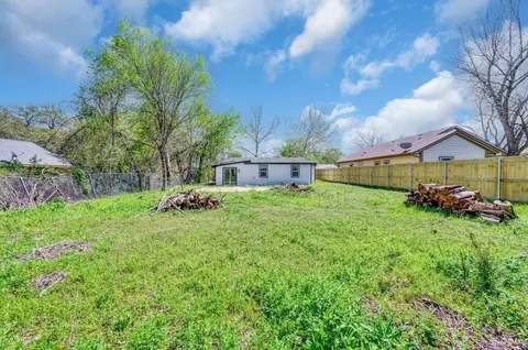 Exterior - 1541 Clark Ave, Waco, TX 76708 photo 4 of 4