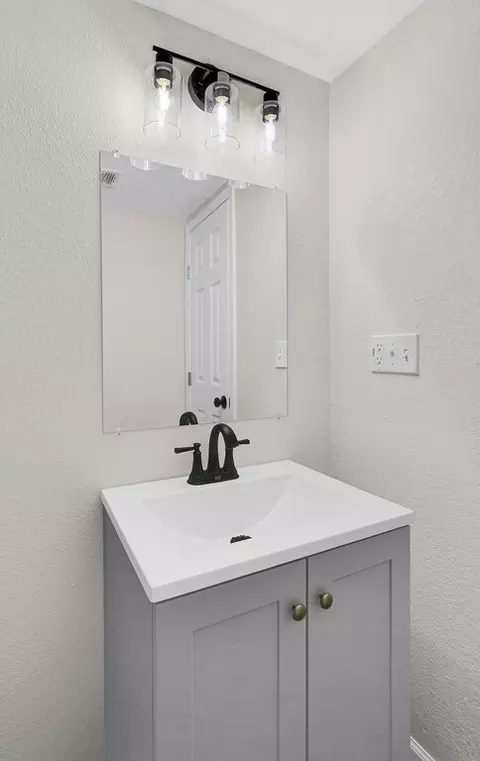 Bath - 1541 Clark Ave, Waco, TX 76708 photo 4 of 5