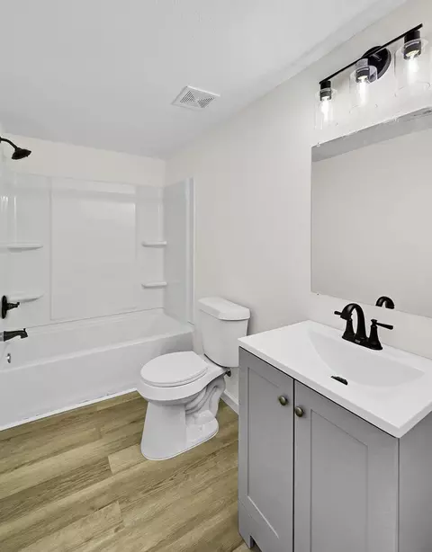 Bath - 1541 Clark Ave, Waco, TX 76708 photo 1 of 5