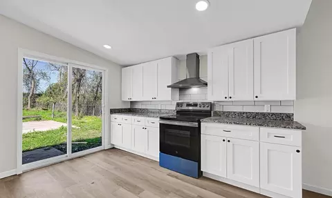 Kitchen - 1541 Clark Ave, Waco, TX 76708 photo 3 of 6