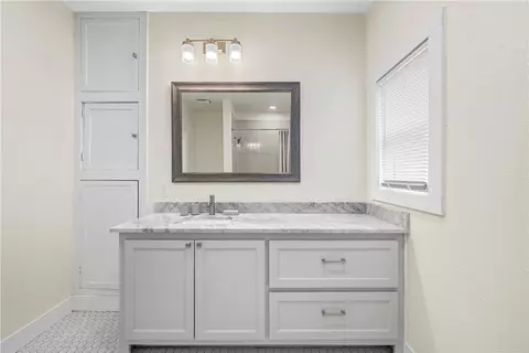 Bath - 2728 Pine Ave, Waco, TX 76708 photo 5 of 6
