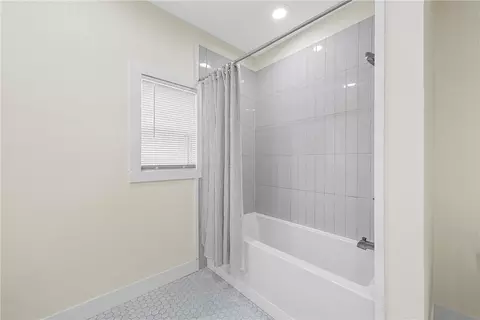 Bath - 2728 Pine Ave, Waco, TX 76708 photo 6 of 6