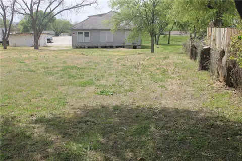 212 Loop 340, Bellmead, TX 76705 photo 3