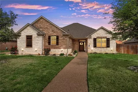 605 Perry Ln, Robinson, TX 76706