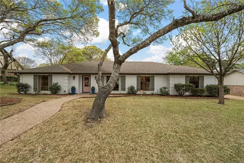 10019 Shadowcrest St, Woodway, TX 76712