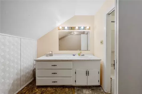 Bath - 1301 E Texas Ave, Mart, TX 76664 photo 3 of 5