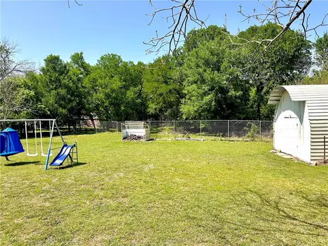 Exterior - 500 Ward Ave E, Robinson, TX 76706 photo 4 of 8