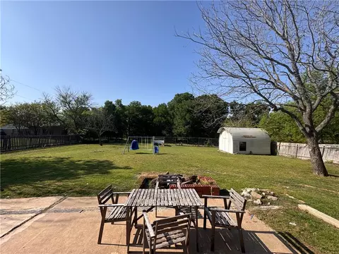 Exterior - 500 Ward Ave E, Robinson, TX 76706 photo 7 of 8